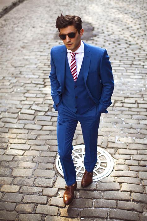 blue suit tie combination.